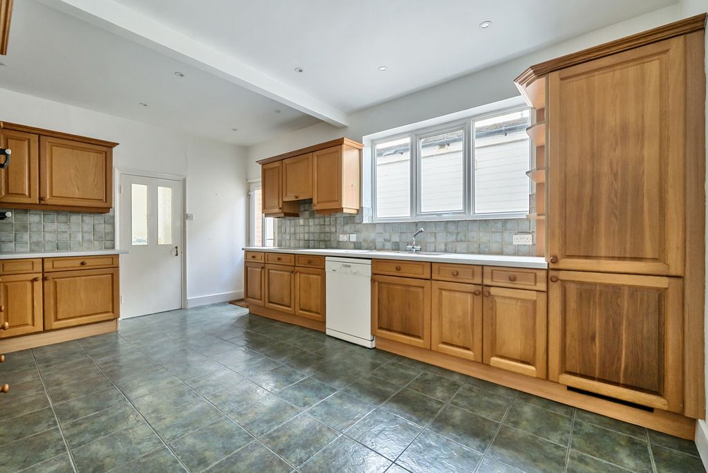 Additional image 18 of 6 bed detached house for saleNorthcourt Avenue, Reading, Berkshire RG2