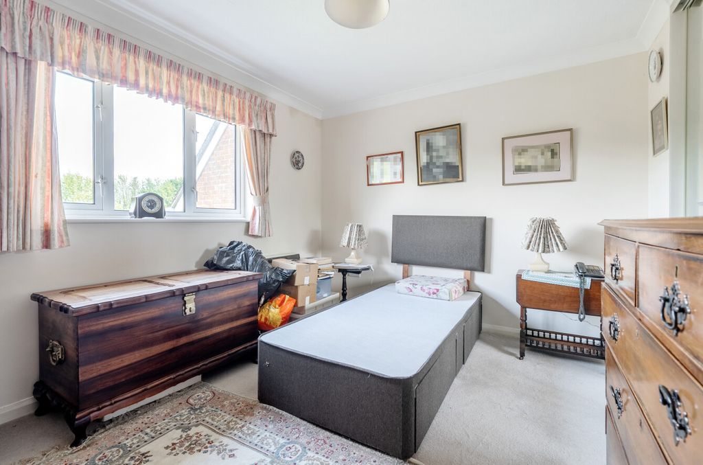Additional image 8 of 2 bed flat for saleEllingham Close, Alresford, Hampshire SO24