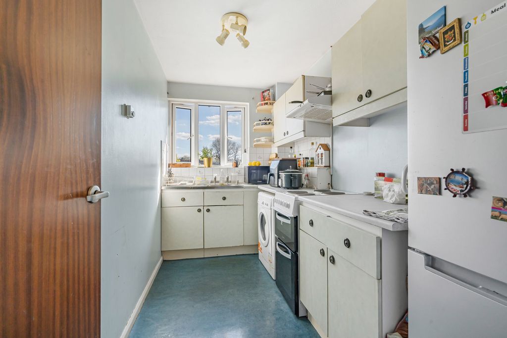 Additional image 3 of 1 bed maisonette for saleVenton Close, Woking, Surrey GU21