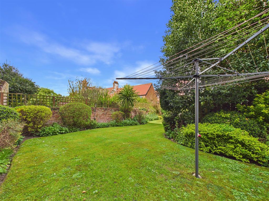 Additional image 10 of 1 bed flat for saleHighgate Court, Highgate, Beverley HU17