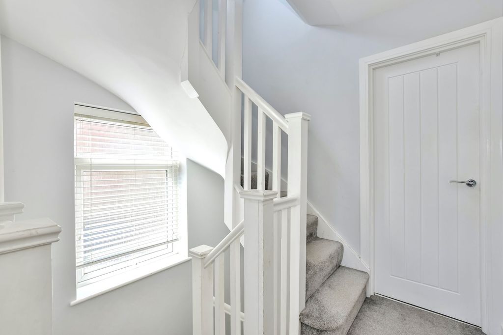 Additional image 12 of 4 bed semi-detached house for saleHazelwood Lane, Abbots Langley WD5