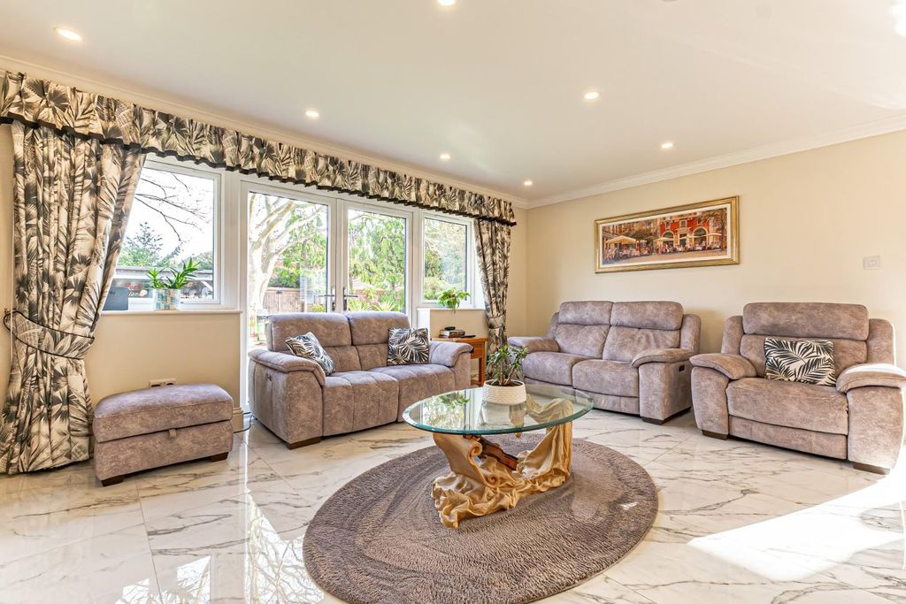 Additional image 7 of 5 bed detached house for saleBarnett Way, Bierton, Aylesbury HP22
