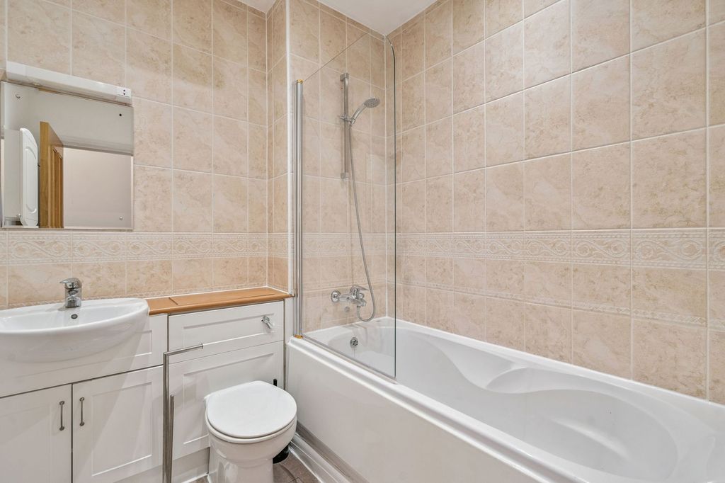 Additional image 9 of 2 bed flat for saleWhielden Street, Amersham HP7