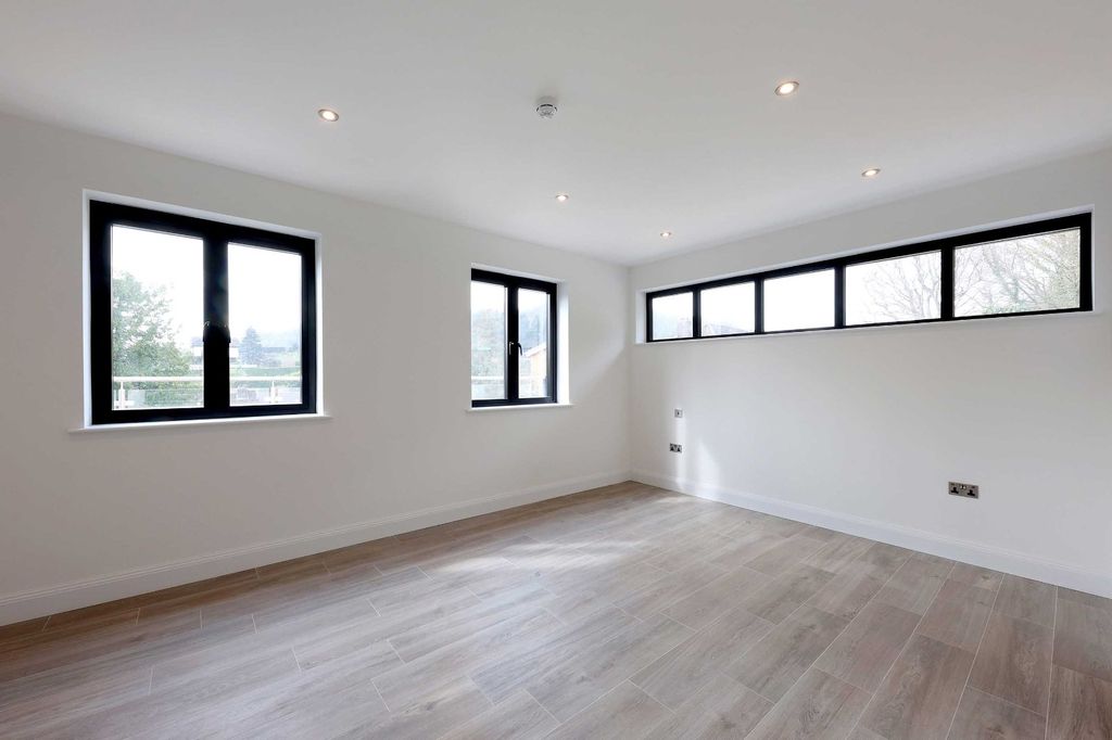 Additional image 10 of 6 bed detached house for saleStation Road, Amersham, Buckinghamshire HP7