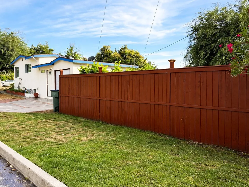 555 Hickory Lane, Pasadena, CA 91103
