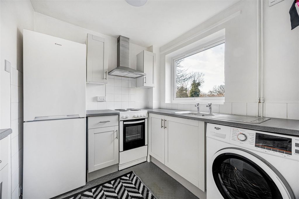 Additional image 3 of 2 bed flat for saleMorton Court, Christchurch Road, Reading RG2
