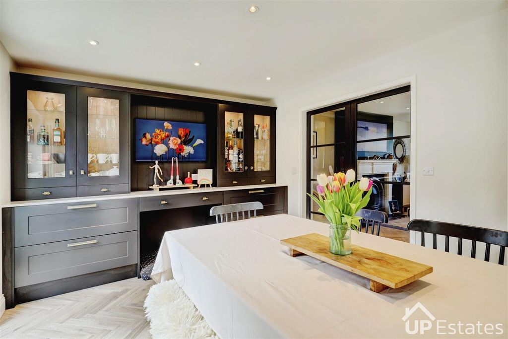 Additional image 7 of 6 bed detached house for saleGleneagles Close, Great Denham, Bedford MK40