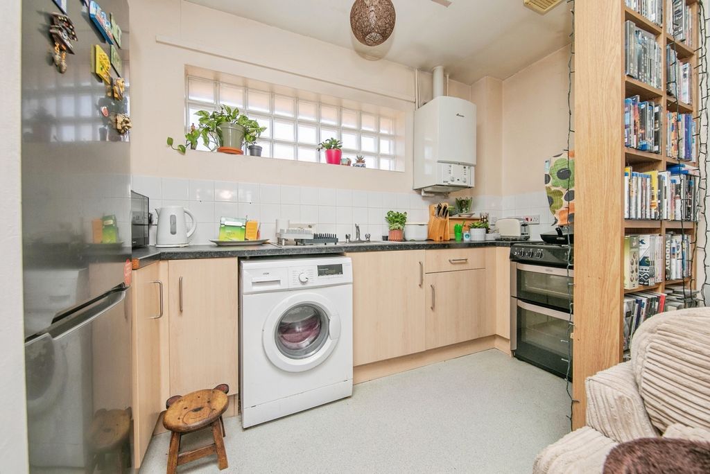 Additional image 3 of 2 bed flat for saleGrant Rise, Woodbridge, Suffolk IP12