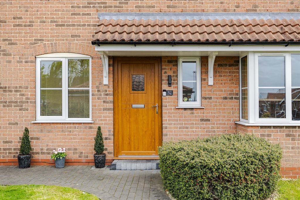 4 bed detached house for saleArchers Close, Wrawby DN20 photo 2