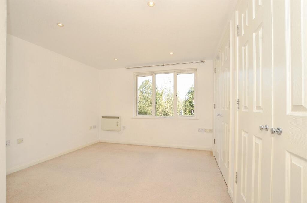 Additional image 5 of Roundwood Lane, Harpenden