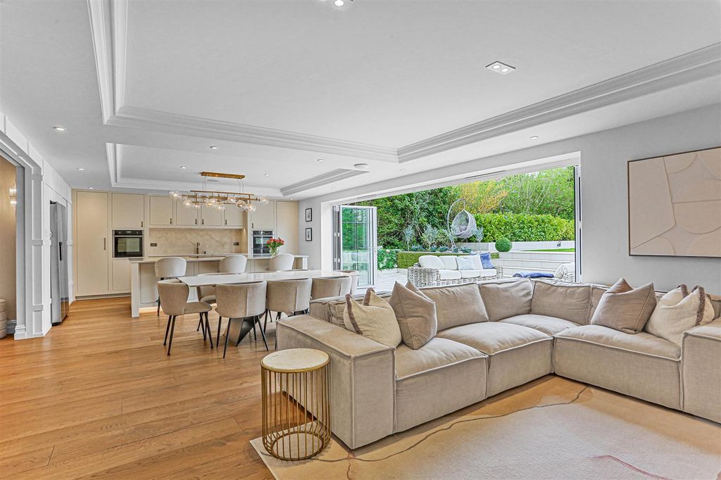 Additional image 3 of 5 bed detached house for saleGreen Curve, Banstead SM7