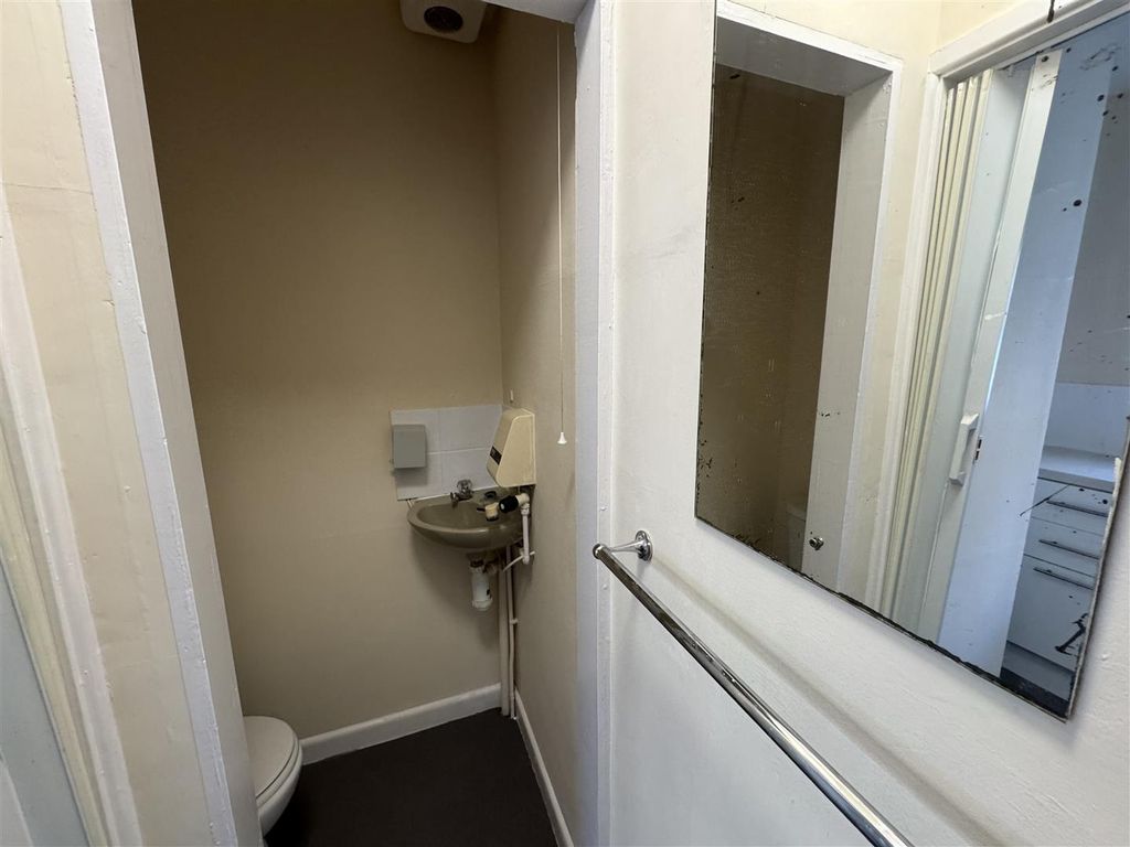Additional image 5 of 1 bed flat for saleChancery Lane, Bridport DT6