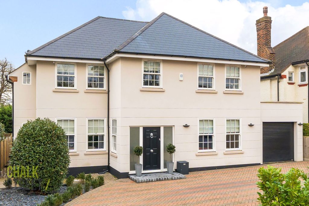 5 bed detached house for saleWoodlands Avenue, Emerson Park RM11