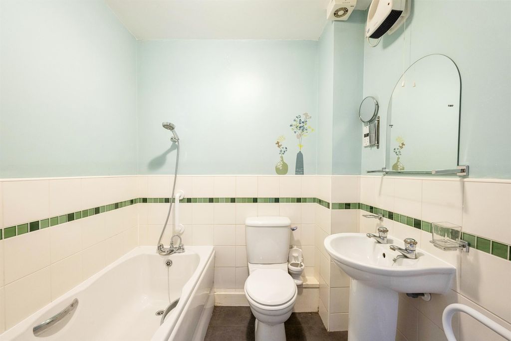 Additional image 11 of 3 bed flat for saleFewston Way, Lakeside, Doncaster DN4