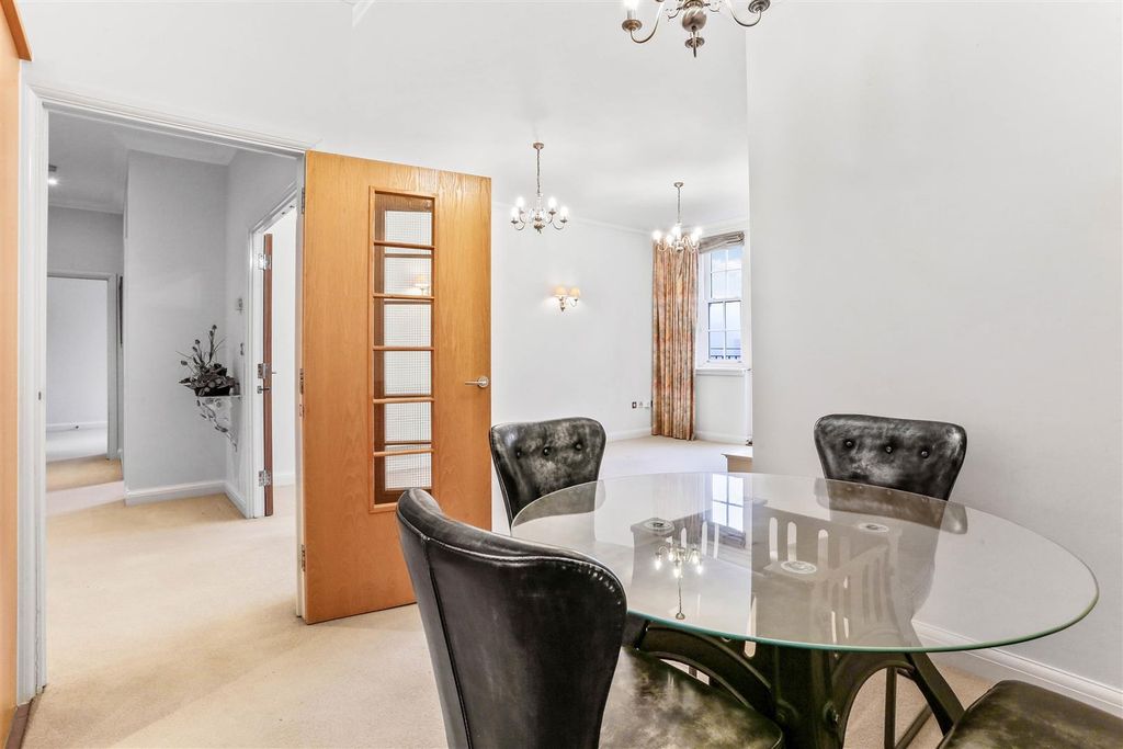 Additional image 8 of 2 bed flat for saleThe Tracery, Banstead SM7