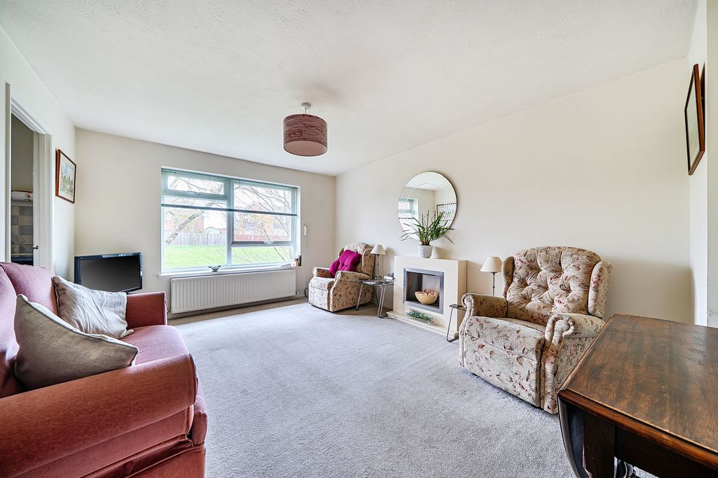 Additional image 10 of 2 bed flat for saleFarriers Close, Billingshurst RH14