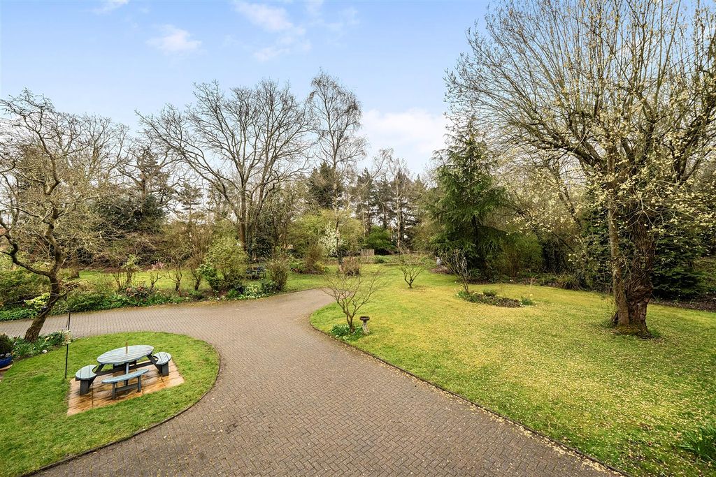 Additional image 23 of 4 bed detached house for saleBarker Close, Arborfield, Berkshire RG2