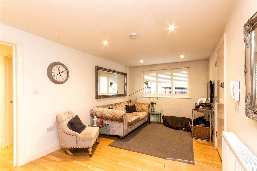 Additional image 2 of 2 bed flat for saleHigh Street, Berkhamsted HP4