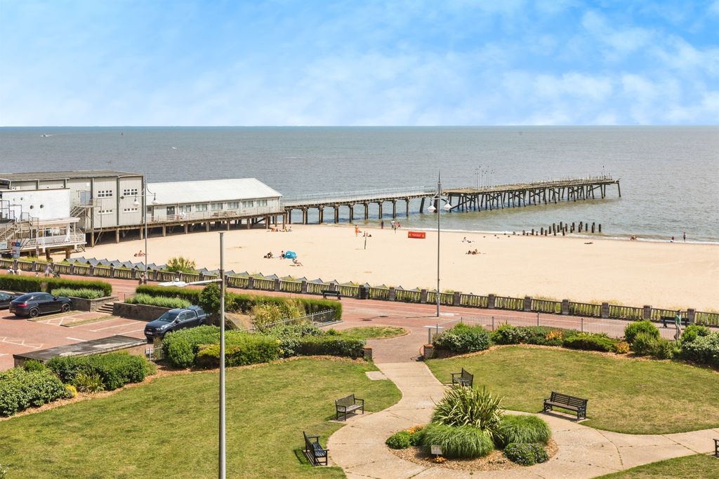 Additional image 3 of 1 bed flat for saleKirkley Cliff, Lowestoft NR33