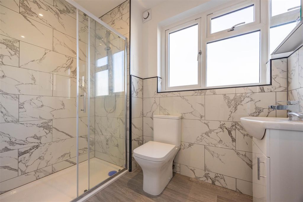 Additional image 13 of 2 bed flat for saleLondon Road, Hadleigh, Benfleet SS7