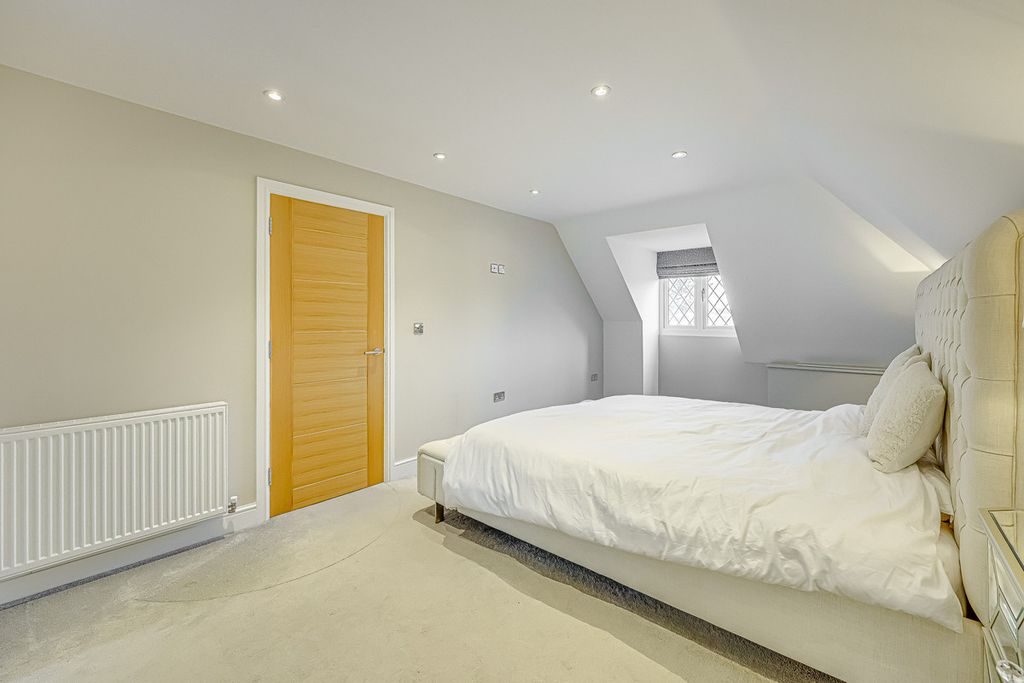 Additional image 30 of 5 bed detached house for saleSwale Road, Benfleet SS7