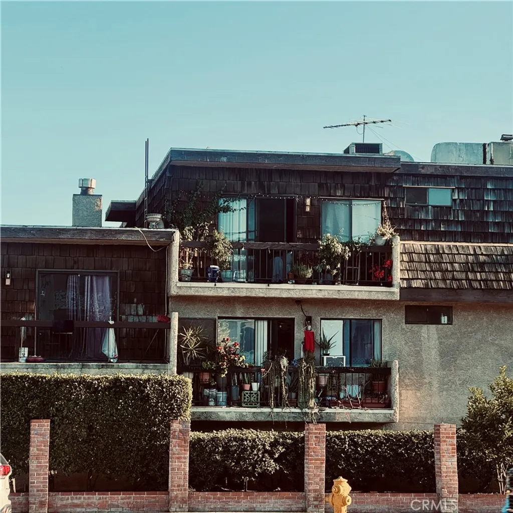 15516 Nordhoff St Unit 106, North Hills, CA 91343