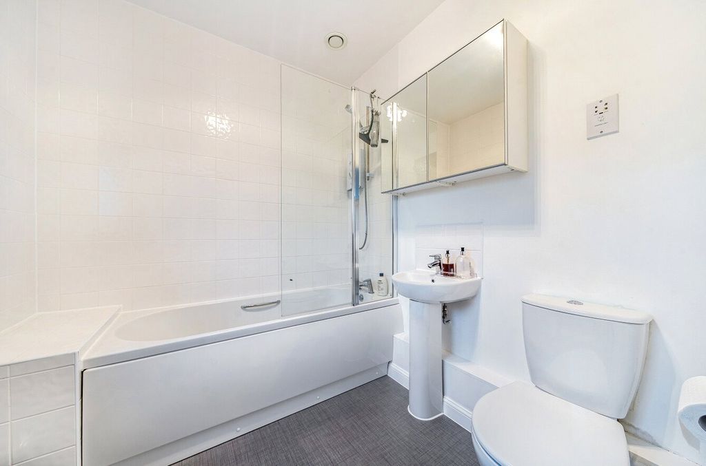 Additional image 8 of 2 bed flat for saleGeorge Court, Ashfield Drive, Letchworth Garden City SG6