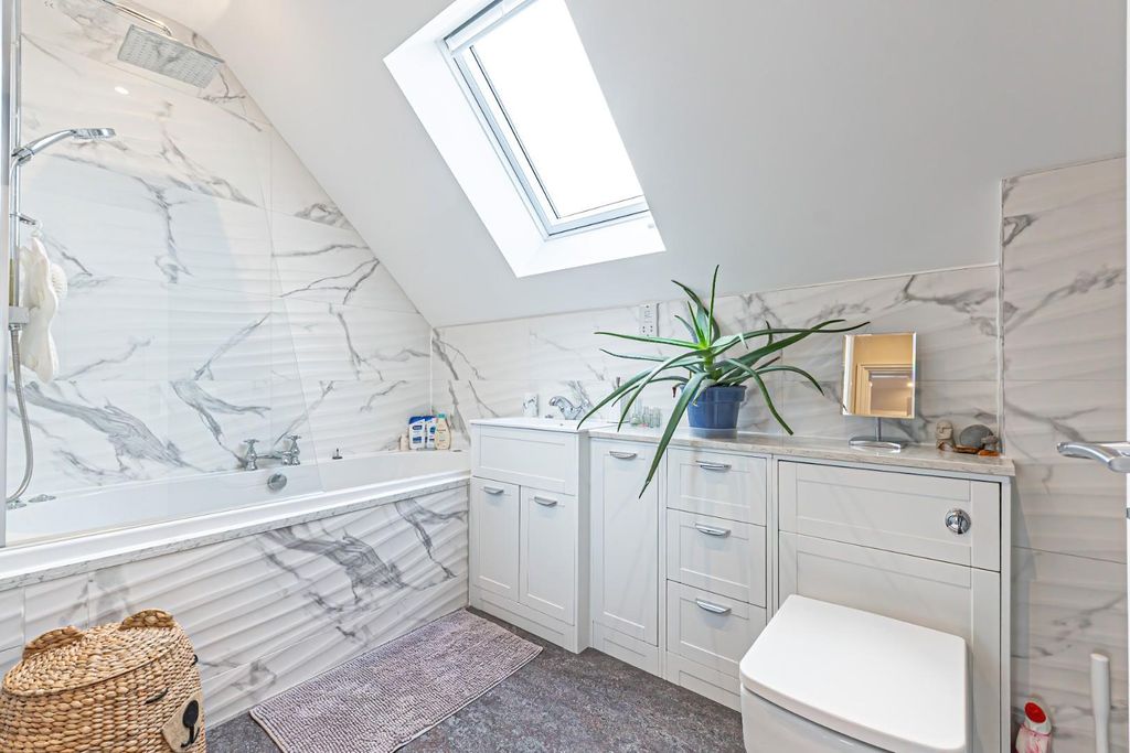 Additional image 24 of 5 bed detached house for saleBarnett Way, Bierton, Aylesbury HP22