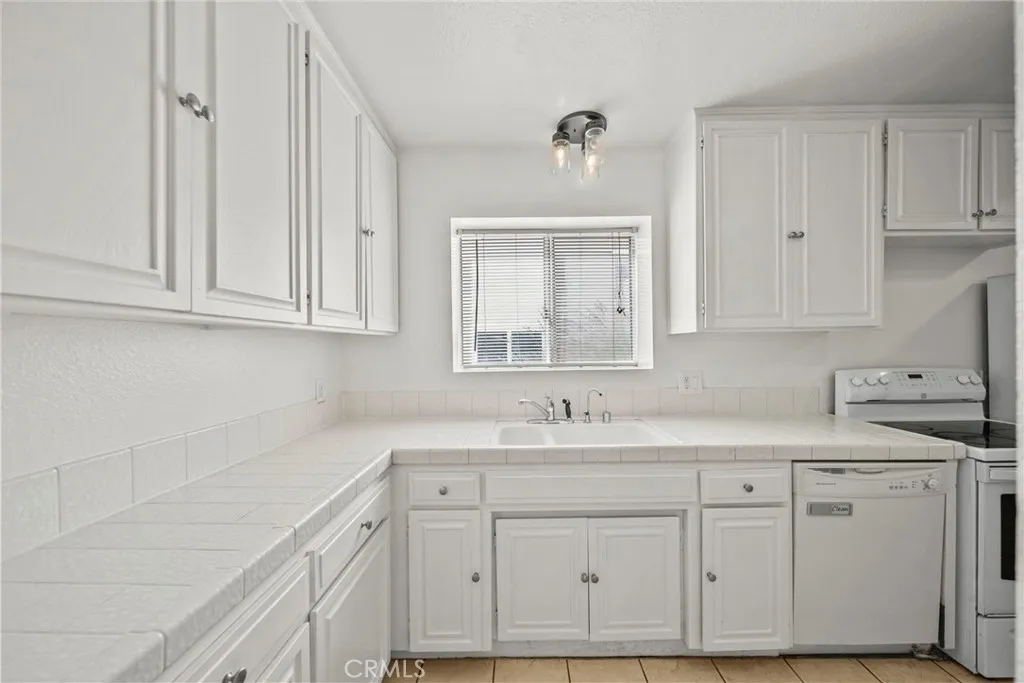 Additional image 37 of 22647 Margarita Dr, Woodland Hills, CA 91364