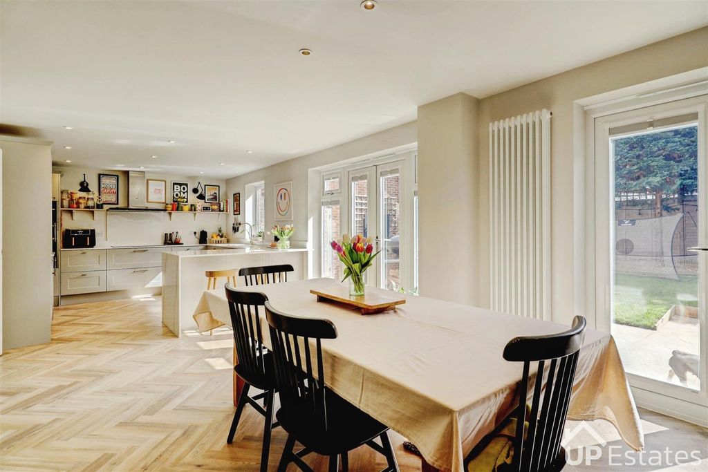 Additional image 4 of 6 bed detached house for saleGleneagles Close, Great Denham, Bedford MK40