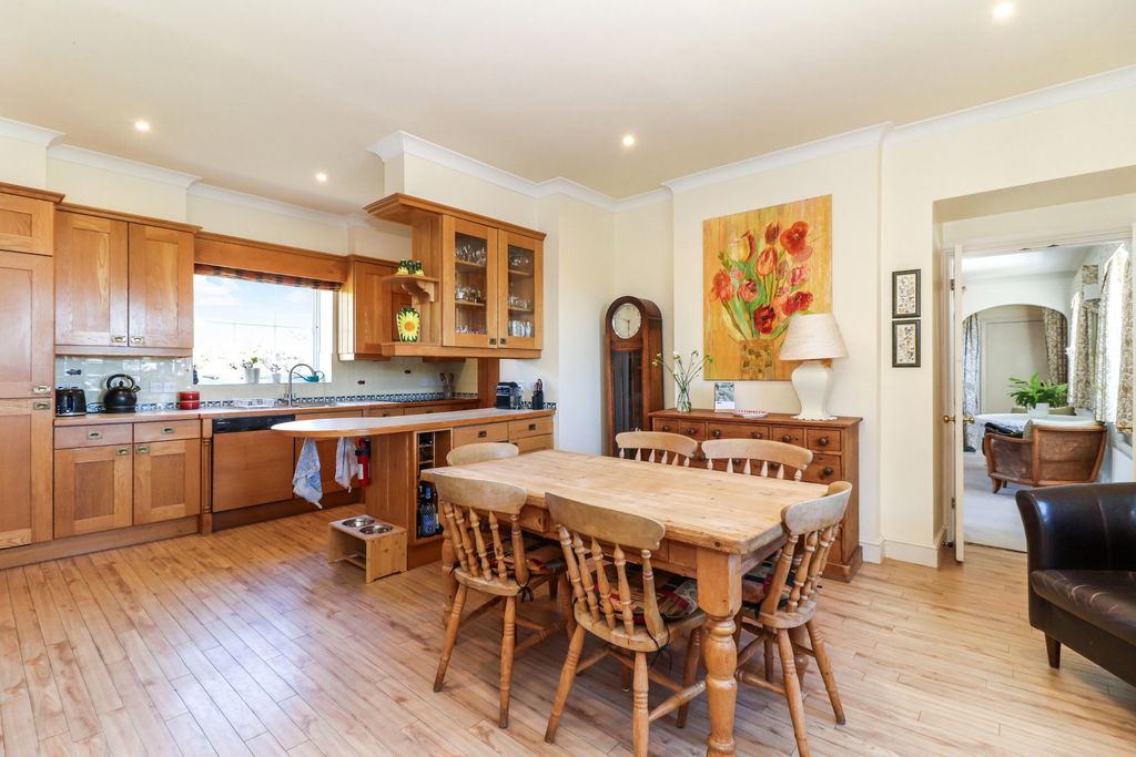 Additional image 8 of 2 bed flat for saleShardeloes, Missenden Road, Amersham HP7