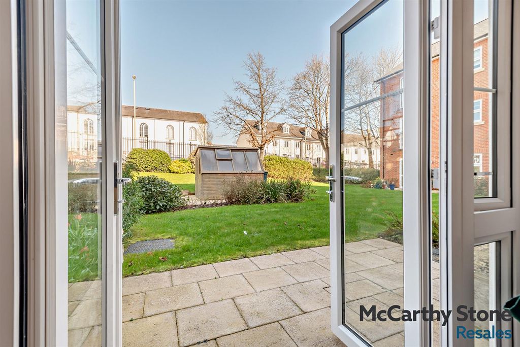 Additional image 3 of 2 bed flat for saleQueen Elizabeth Place, Orchard Lane, Alton GU34