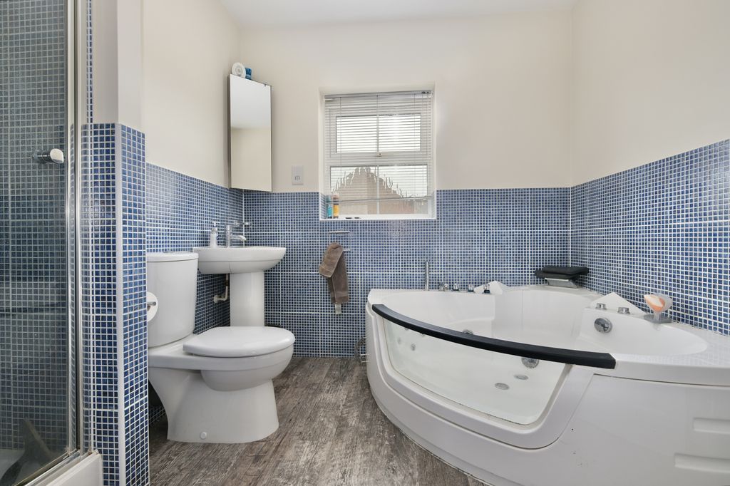Additional image 14 of 5 bed detached house for saleDevon Drive, Biggleswade SG18