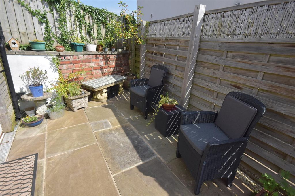 2 bed maisonette for saleMarybrook Street, Berkeley GL13 photo 4