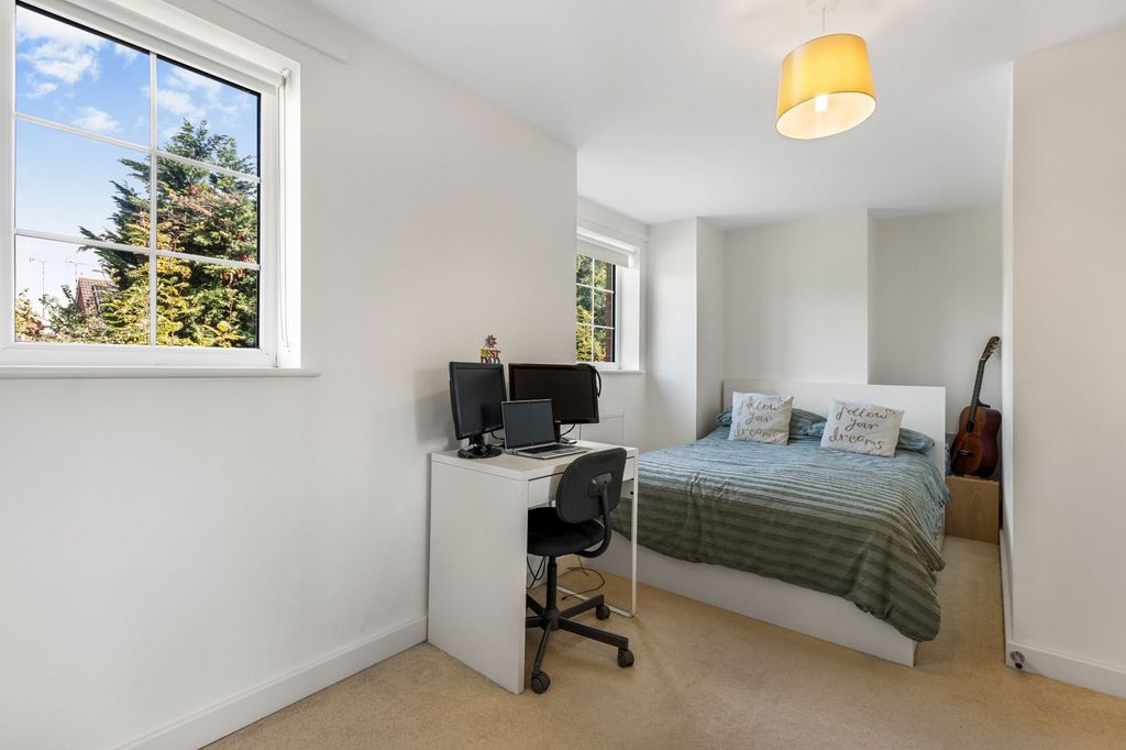 Additional image 5 of 2 bed maisonette for saleBroomfield Rise, Abbots Langley WD5