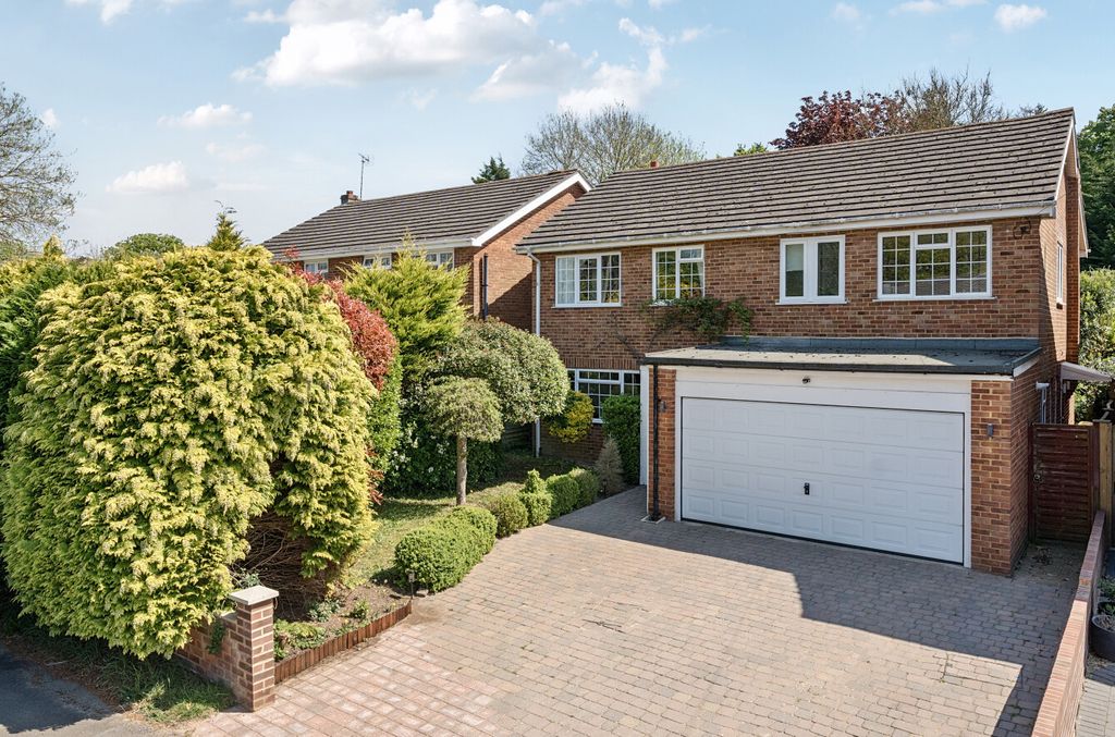 4 bed detached house for saleWalden Avenue, Arborfield, Reading, Berkshire RG2