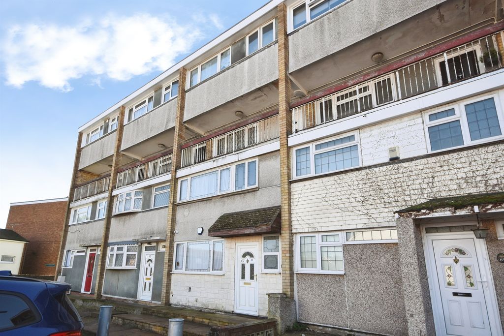 3 bed maisonette for saleSouthwark Path, Basildon SS14