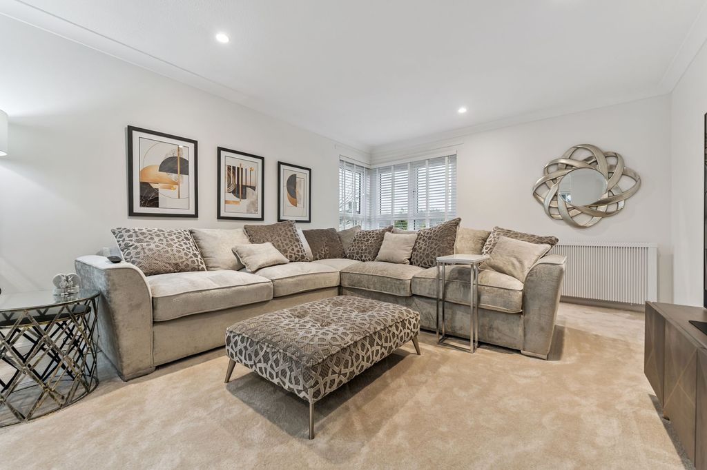 Additional image 3 of 2 bed flat for saleBallagan Place, Milngavie G62
