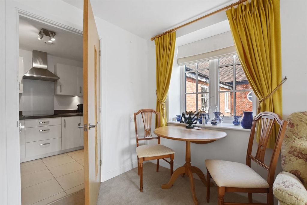 Additional image 8 of 2 bed flat for sale59-61 The Broadway, Amersham HP7