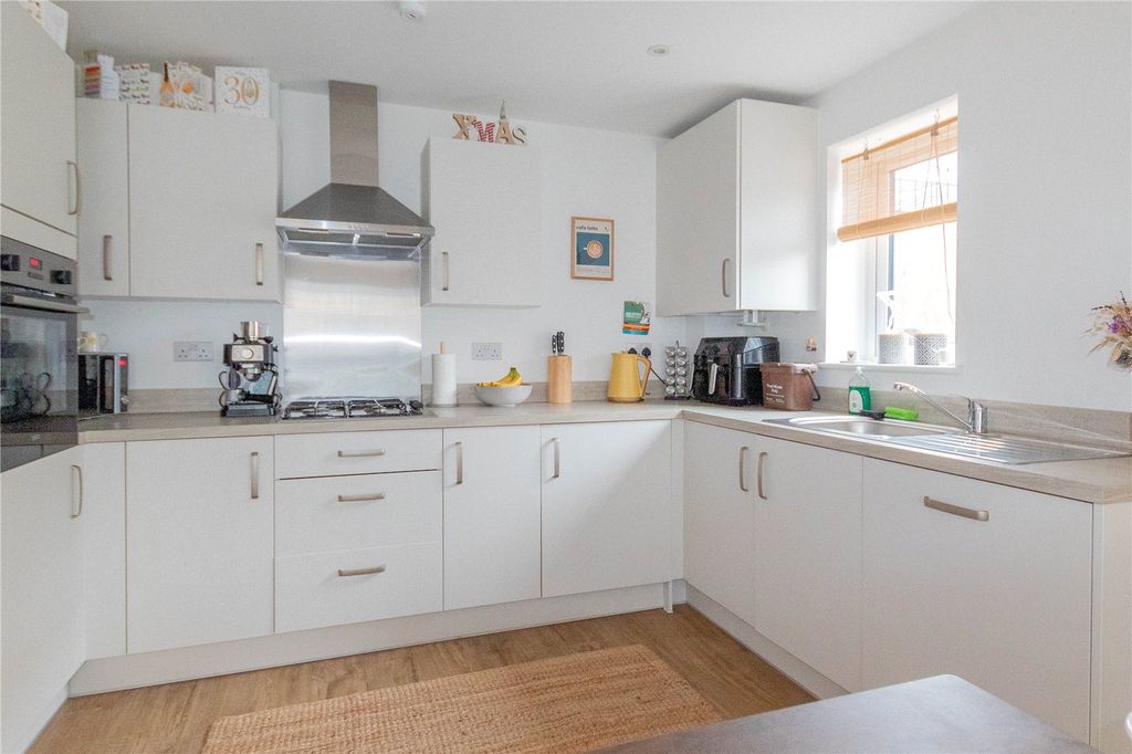 2 bed flat for saleCowleaze Path, Banwell, Somerset BS29 photo 2