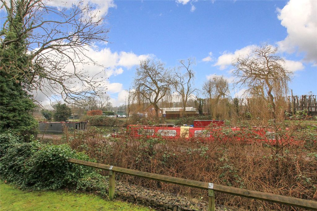 Additional image 9 of 2 bed flat for saleLower Kings Road, Berkhamsted, Hertfordshire HP4
