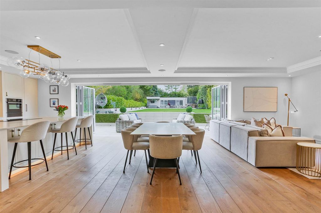 Additional image 7 of 5 bed detached house for saleGreen Curve, Banstead SM7
