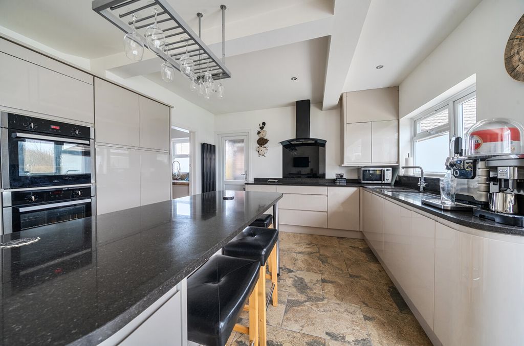 Additional image 9 of 5 bed bungalow for saleOatlands Road, Shinfield, Reading RG2
