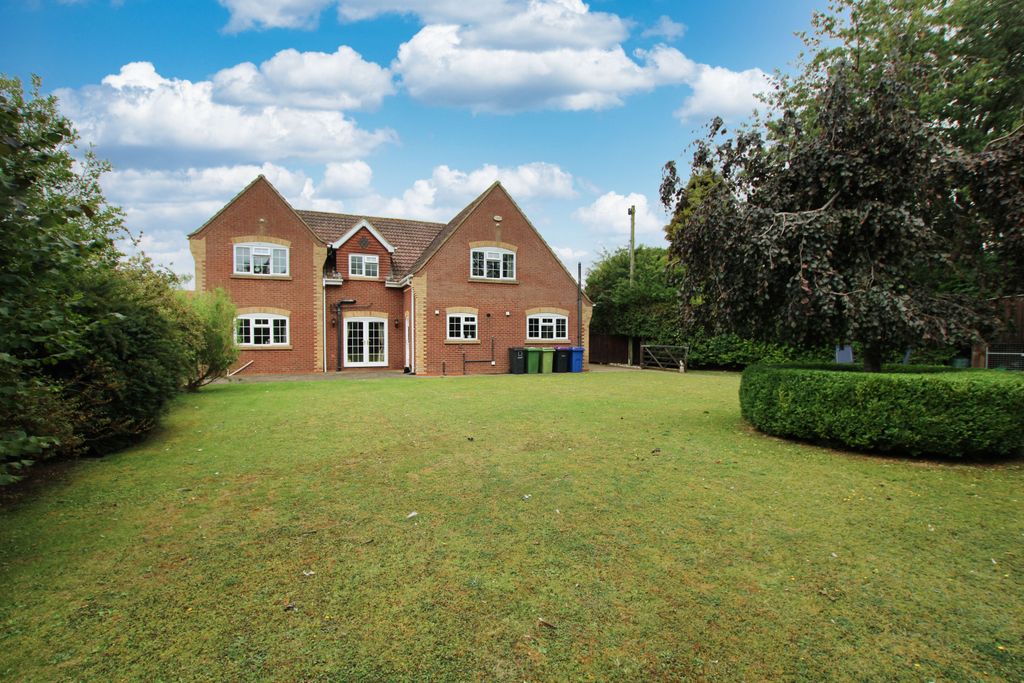 5 bed detached house for saleCambridge Crescent, Binbrook LN8 photo 4