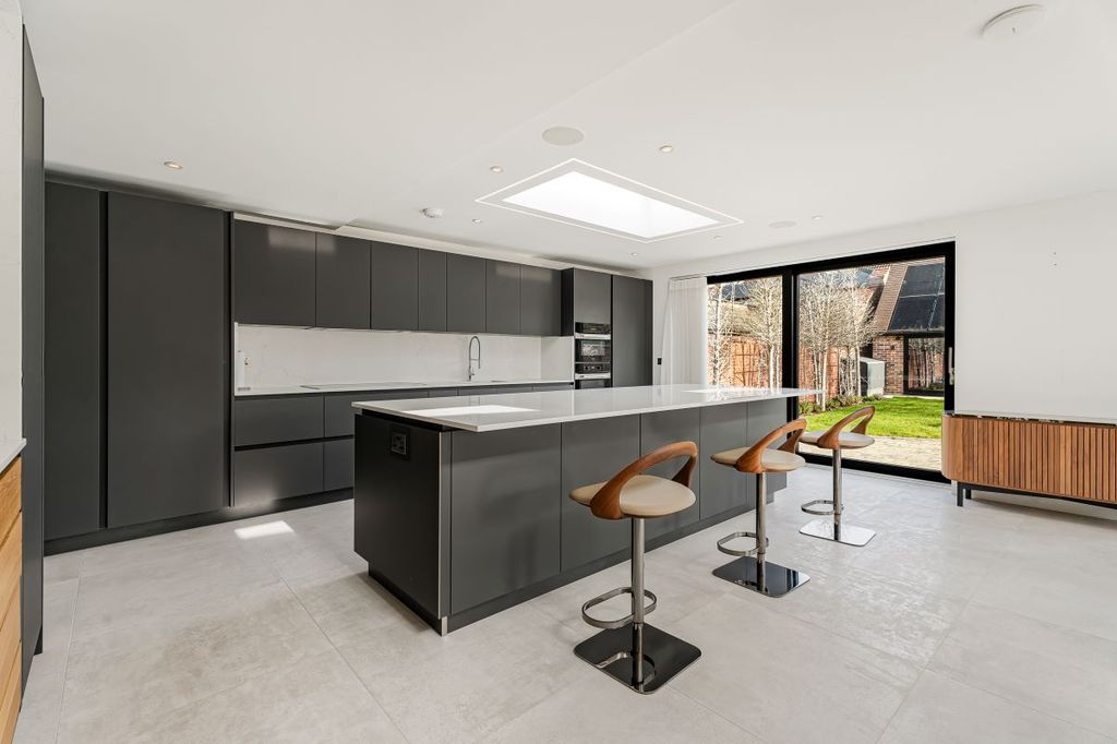 Additional image 7 of 5 bed detached house for sale137 Kimbolton Road, Bedford, Bedfordshire MK41