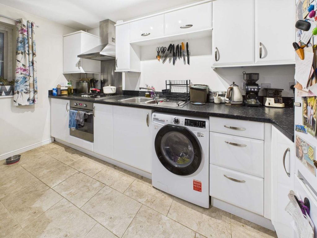 2 bed flat for saleTatham Road, Cardiff. CF14 photo 3