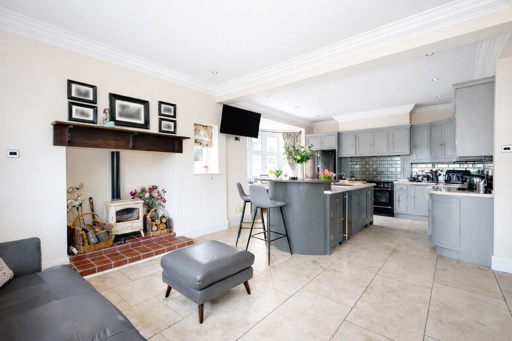 Additional image 7 of 4 bed detached house for saleThe Rockeries, 16 New Walk, Beverley HU17