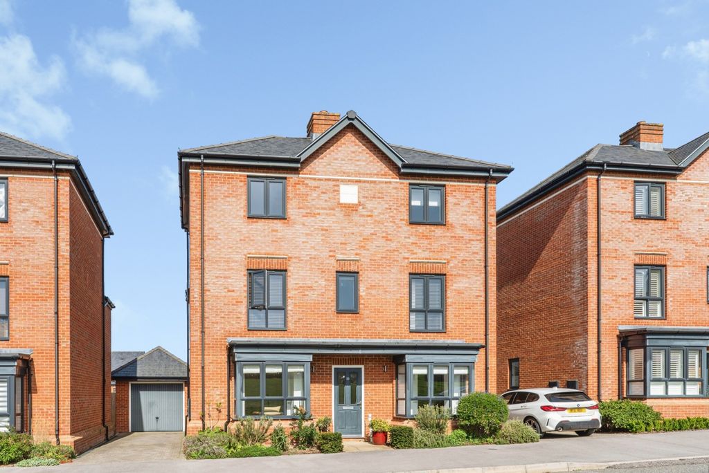 Additional image 6 of 5 bed detached house for saleHospital Road, Wellesley, Aldershot, Hampshire GU11