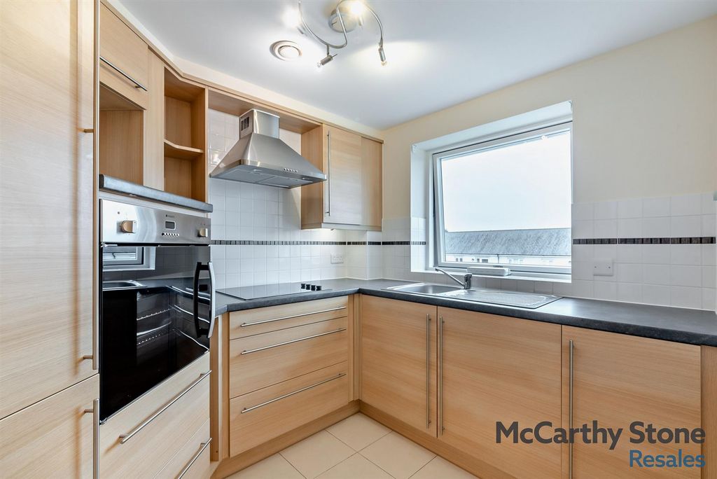 Additional image 5 of 2 bed flat for saleLady Susan Court, New Road, Basingstoke RG21