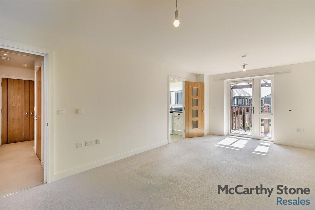 1 bed flat for saleJackson Place, Fields Park Drive, Alcester, Warwickshire B49 photo 3